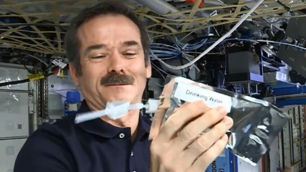 Astronotlar Rutin Olarak İçki Kaçakçılığı(!) Yapıyormuş