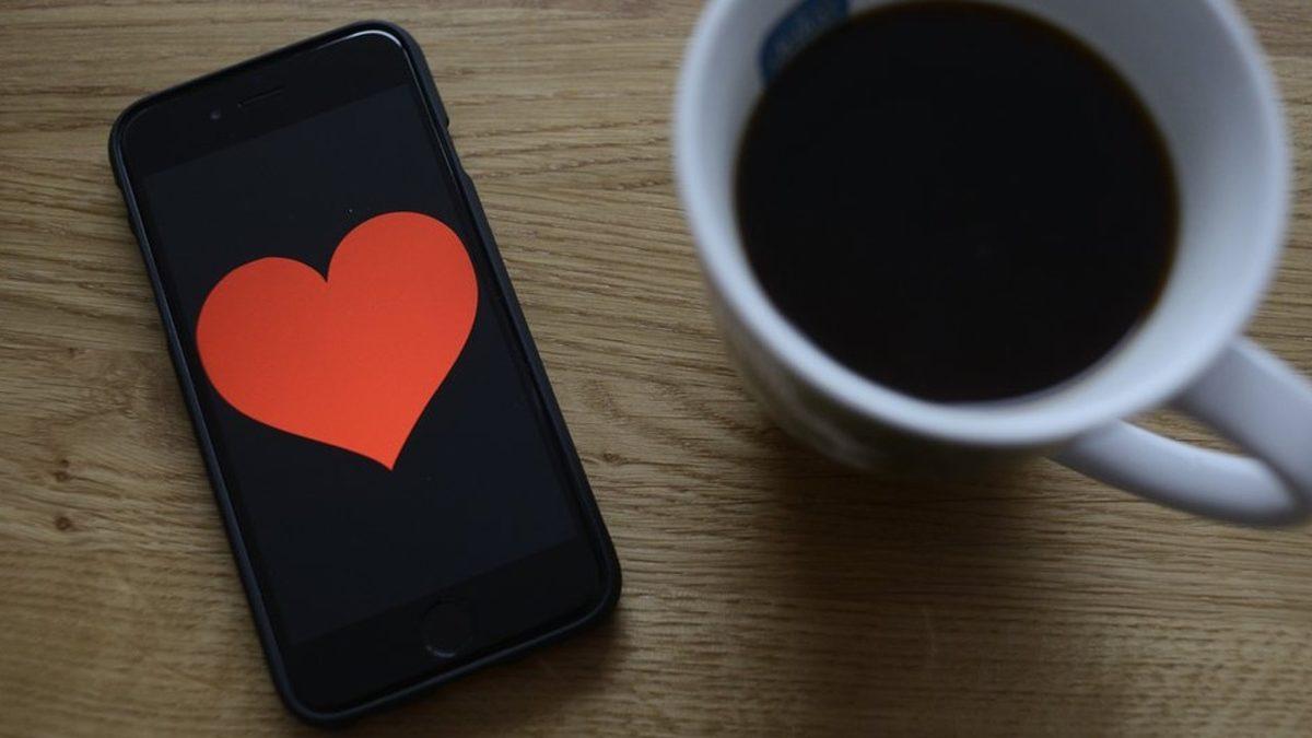 Tinder Avcısı Gerçek Oldu: Kendini Türk Bir Cerrah Olarak Tanıtan Hacker, Fransız Yapımcıyı Kendisine Aşık Edip Dolandırdı