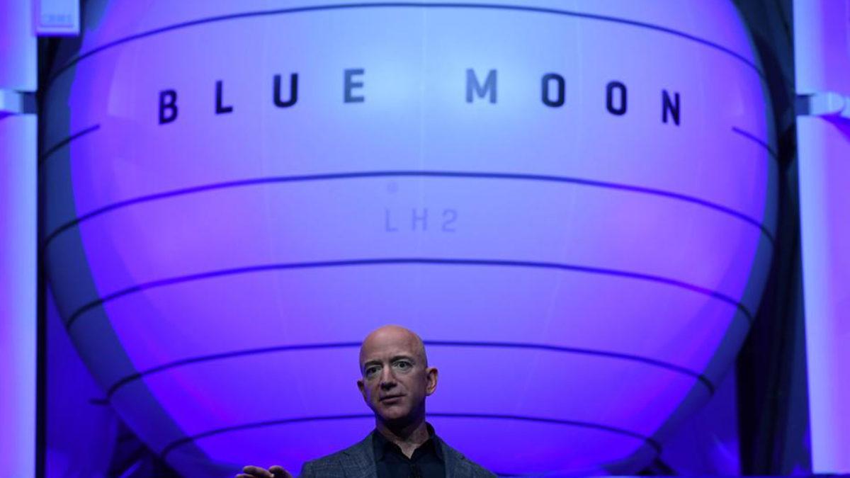 Jeff Bezos, Blue Origin’in Ay’a İlk Kadını İndirecek Ay Motorunun Testini Paylaştı (Video)