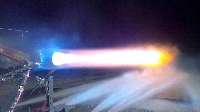 Jeff Bezos, Blue Origin’in Ay’a İlk Kadını İndirecek Ay Motorunun Testini Paylaştı (Video)