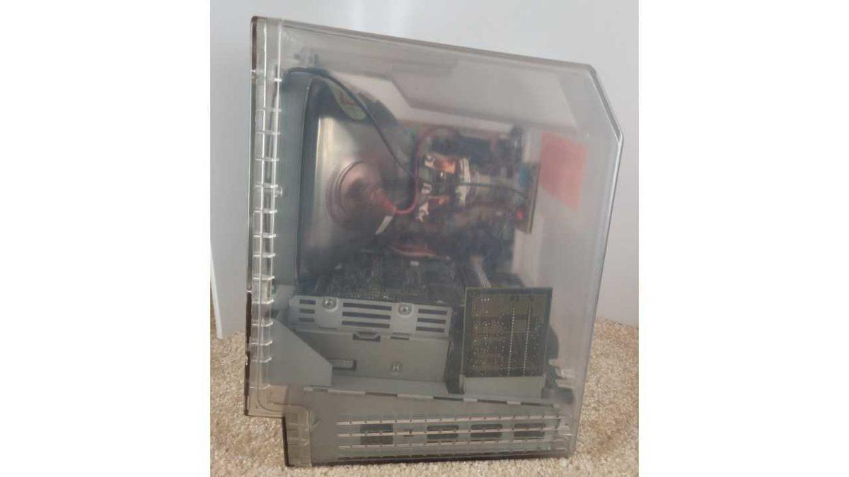 Apple’ın 30 Yıl Önce Tasarlayıp Hiç Piyasaya Sürmediği Bilgisayar Ortaya Çıktı