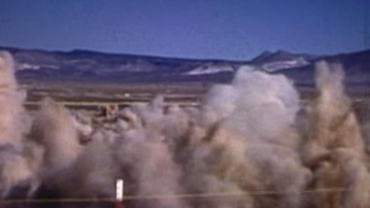 Nükleer Patlamanın Yeryüzünde Dev Bir Krater Oluşturduğu Video