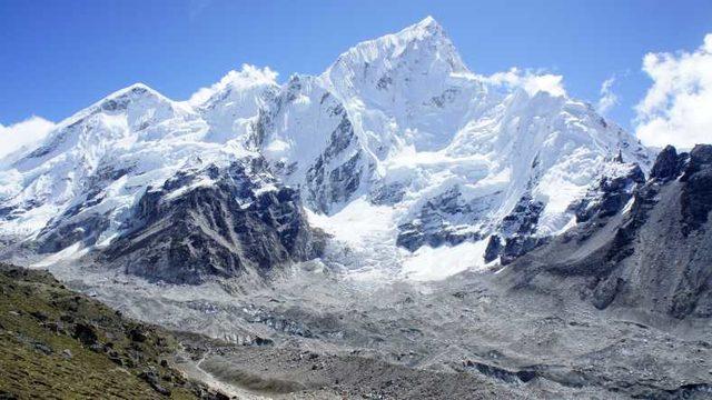 Everest Dağı’nın Bilinenden 73 Santimetre Daha Yüksek Olduğu Açıklandı
