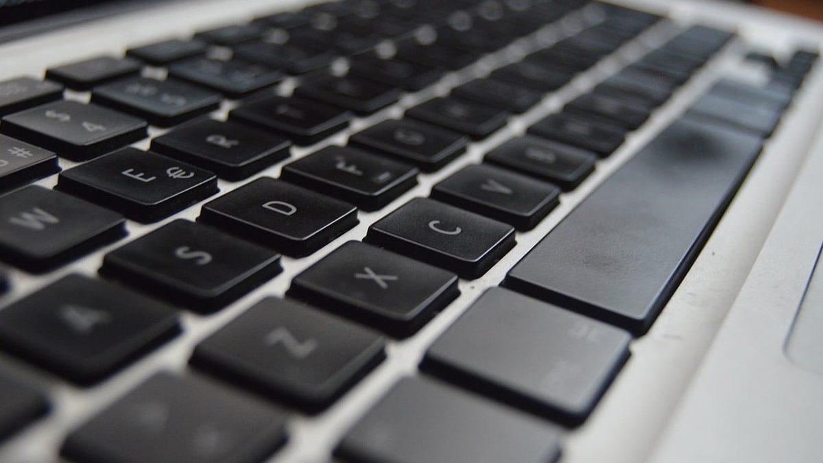 Dizüstü Bilgisayarın İçini Açmadan Nasıl Temizleyebilirsiniz?