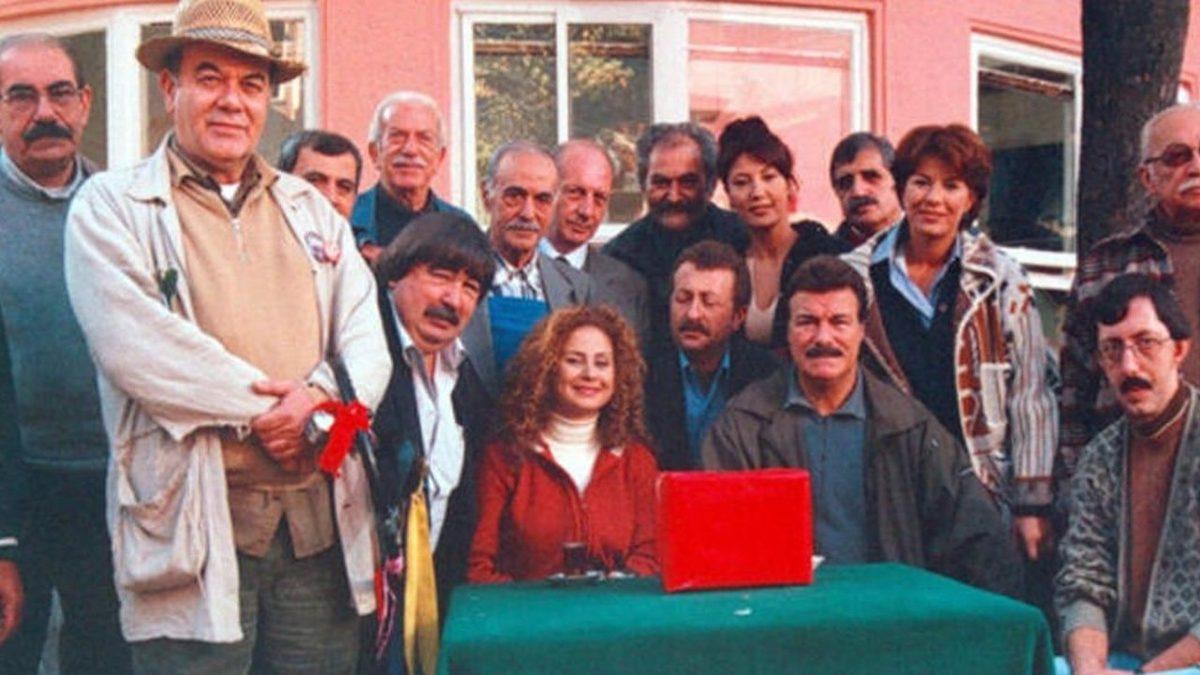 Yayınlandıkları Dönem Televizyonun Başına Heyecanla Geçmemize Neden Olmuş 15 Nostaljik Türk Dizisi