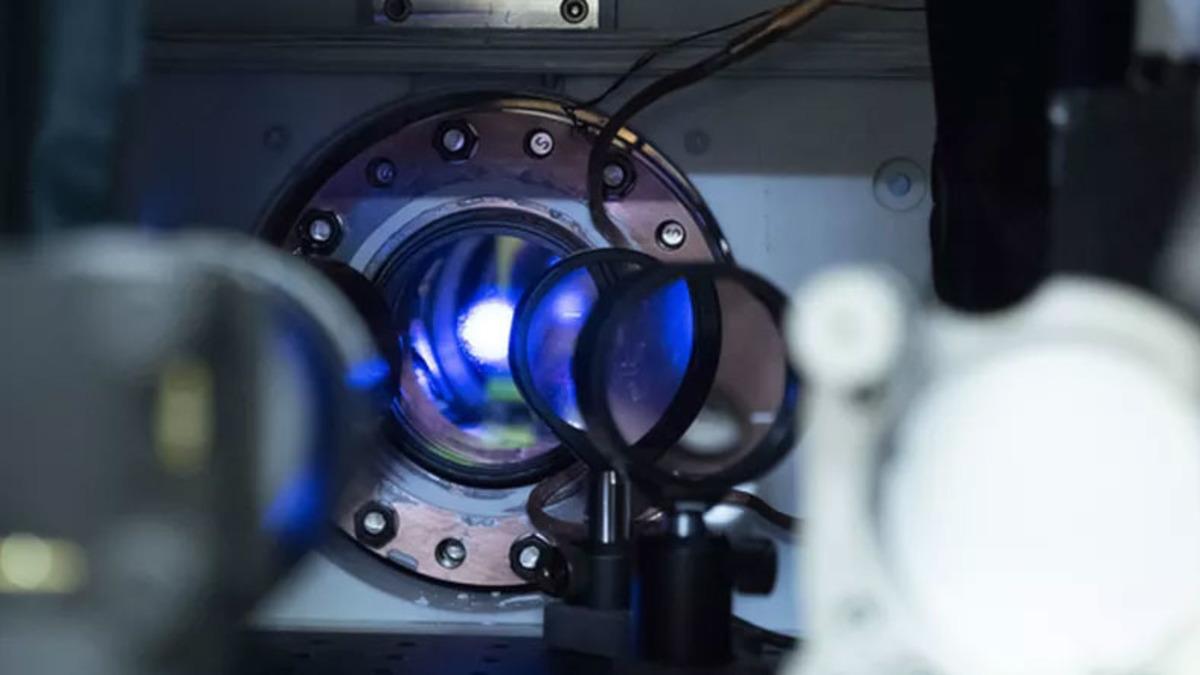 Einstein’in 100 Yıllık Teorisi Bir Kez Daha Kanıtlandı: İğne Ucu Kadar Mesafede ’Zaman Kayması’ Tespit Edildi