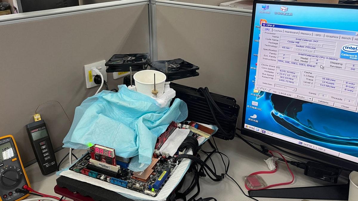 Intel’in 14 Yıllık Celeron İşlemcisi Overclock’la 8,3 GHz Frekansa Ulaştı