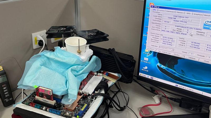 Intel’in 14 Yıllık Celeron İşlemcisi Overclock’la 8,3 GHz Frekansa Ulaştı