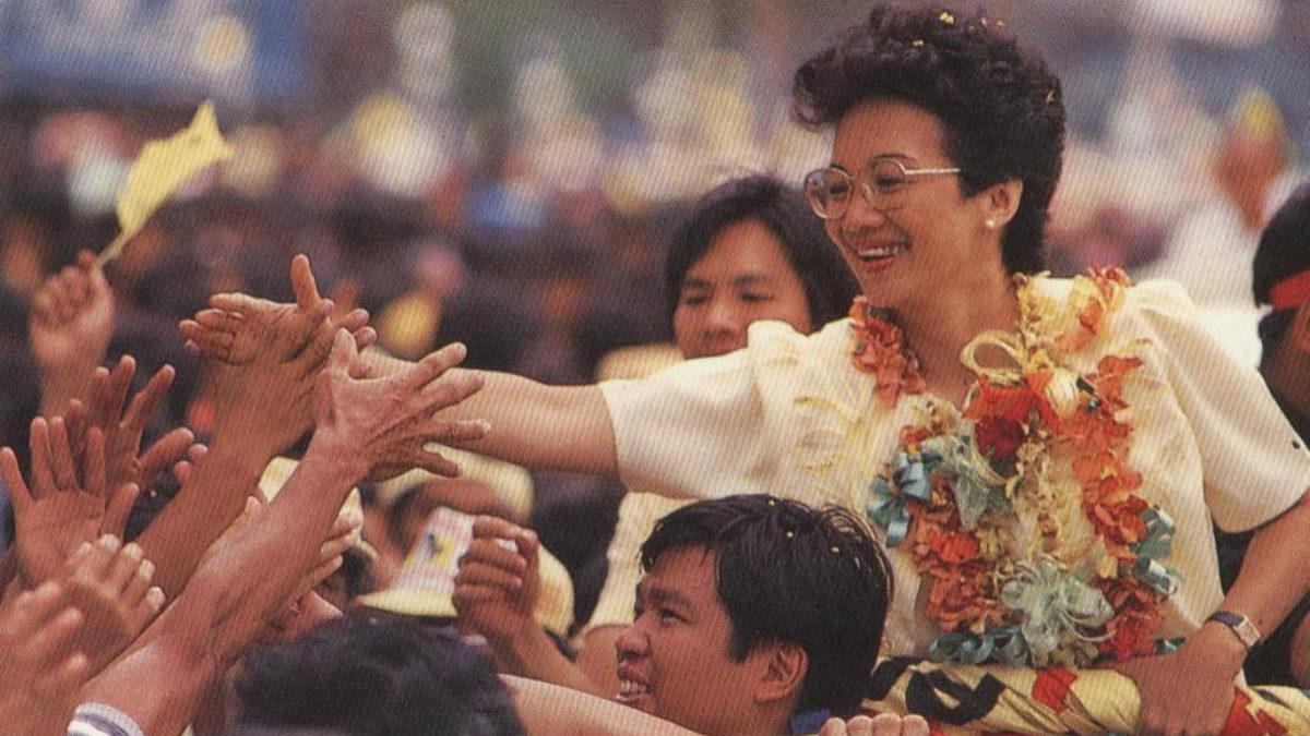 Elinin Hamuruyla(!) Koca Bir Diktatörlüğü Deviren Ev Hanımı Aquino’nun Devrim Yaratan Hikâyesi