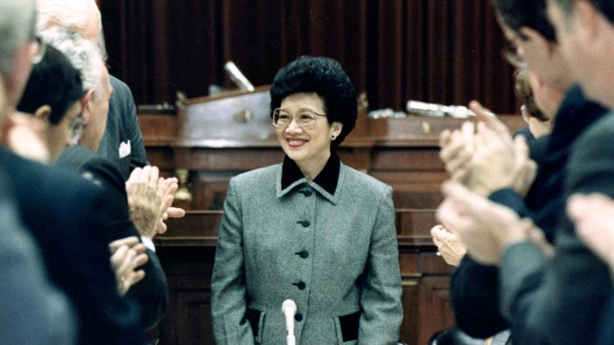 Elinin Hamuruyla(!) Koca Bir Diktatörlüğü Deviren Ev Hanımı Aquino’nun Devrim Yaratan Hikâyesi