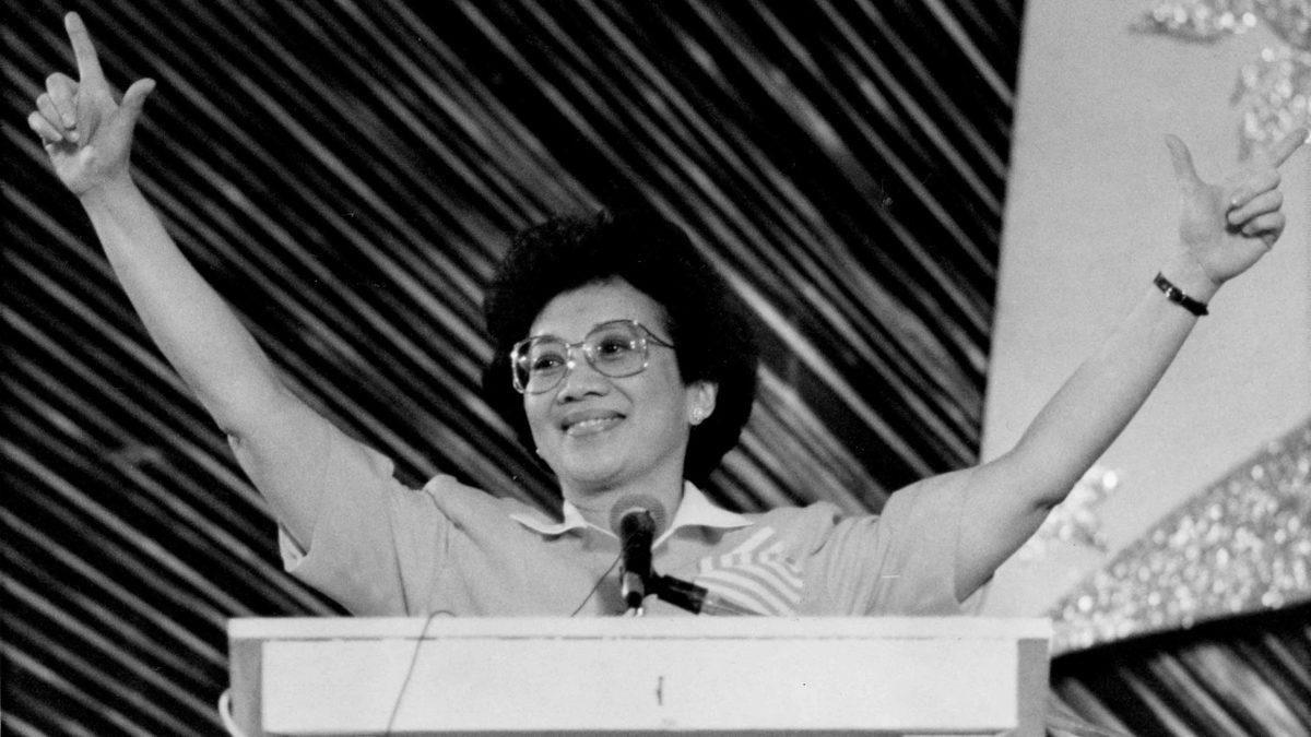 Elinin Hamuruyla(!) Koca Bir Diktatörlüğü Deviren Ev Hanımı Aquino’nun Devrim Yaratan Hikâyesi