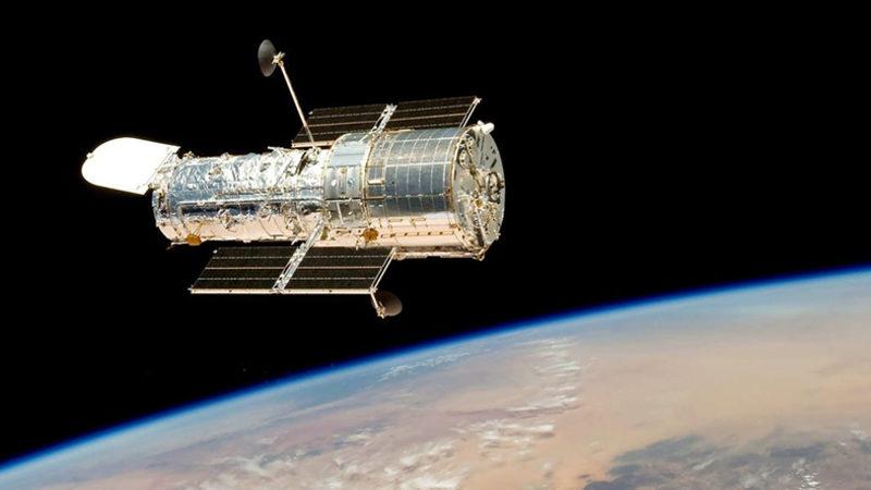 Hubble Uzay Teleskobu’ndan Nefes Kesen Fotoğraf: Milyonlarca Işık Yılı Uzaktaki Üç Galaksinin İç İçe Geçtiği An Görüntülendi
