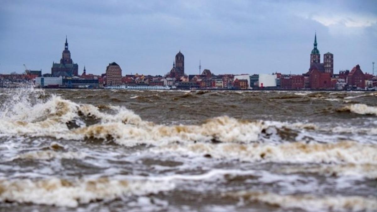 Avrupa’da ’Zeynep Kasırgası’ Alarmı: En Az 12 Kişinin Hayatını Kaybettiği Açıklandı