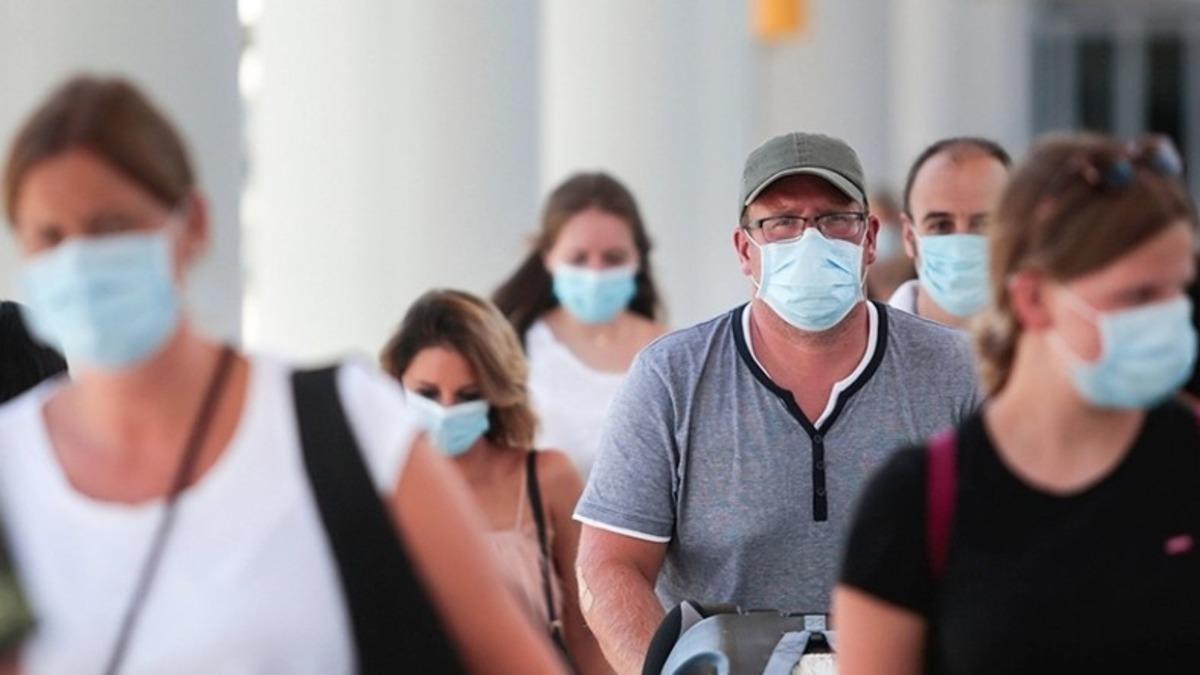 İngiltere, Sars-Cov-2’nin Daha Hızlı Yayılabilen Bir Versiyonunun Ortaya Çıktığını Açıkladı