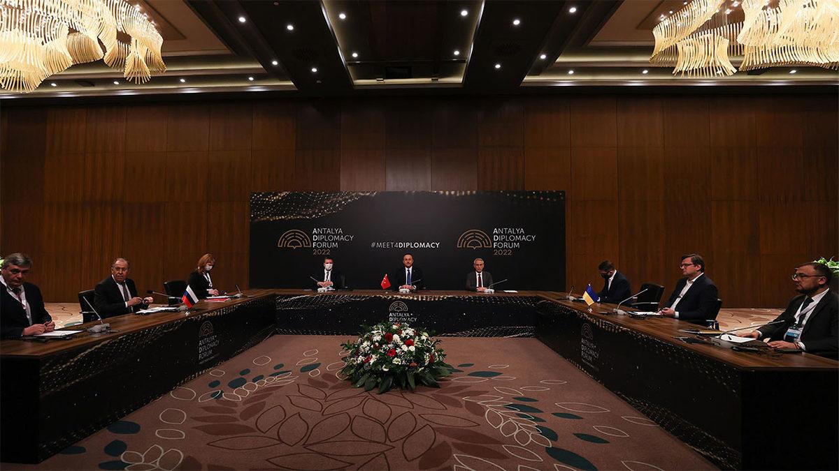 Rus Uçaklarının Yüzlerce Sivilin Saklandığı Bir Tiyatro Binasını Bombaladığı Açıklandı [Rusya-Ukrayna Savaşı CANLI]