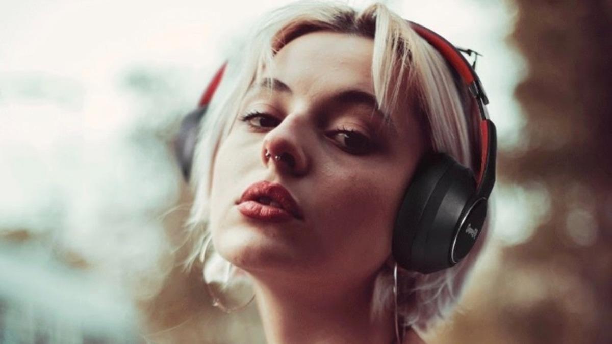 Aktif Gürültü Önleme Özelliğine Sahip Premium Hissettiren Kablosuz Kulaküstü Kulaklık: SuperEQ S1