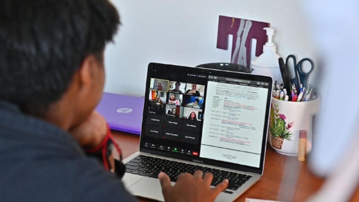 Zoom, "Uzaktan" Yılbaşı Kutlamaları İçin 40 Dakika Toplantı Sınırını Geçici Olarak Kaldırıyor