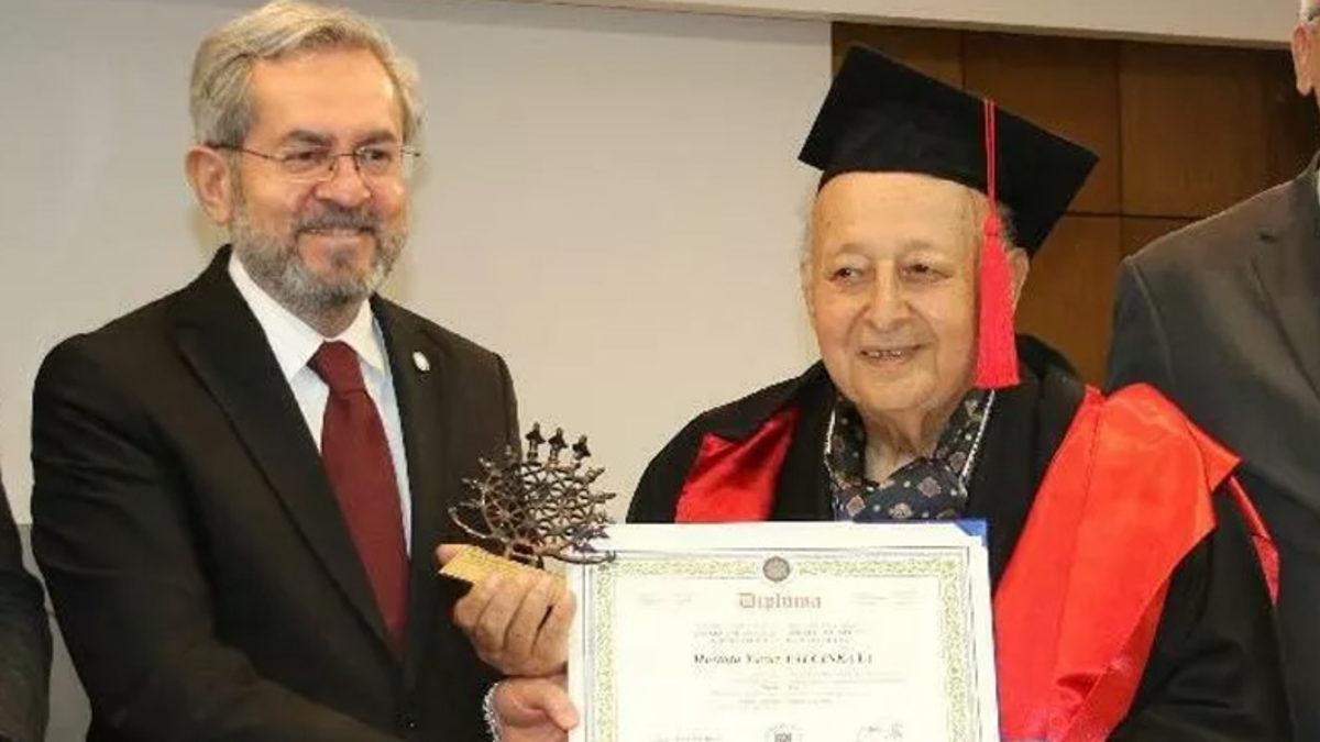 Türkiye’nin En Yaşlı Üniversite Öğrencisi, 82 Yaşında Mezun Oldu: Diplomayı Alması 63 Yıl Sürdü!