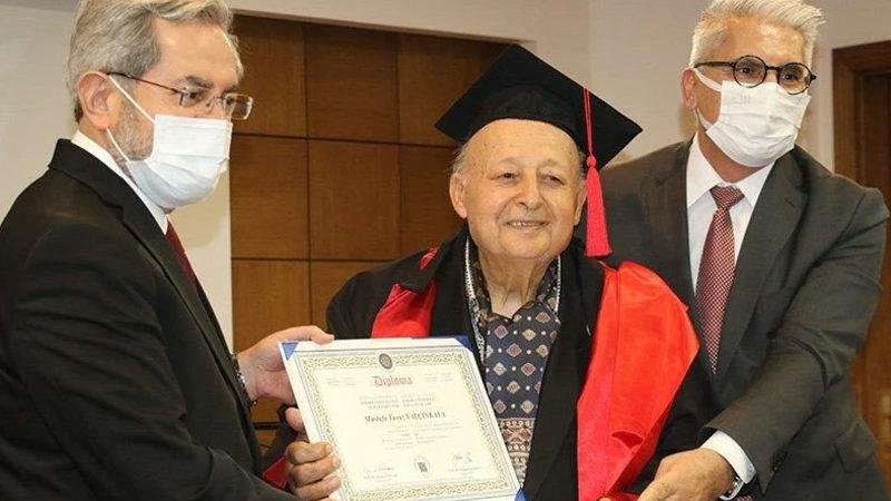 Türkiye’nin En Yaşlı Üniversite Öğrencisi, 82 Yaşında Mezun Oldu: Diplomayı Alması 63 Yıl Sürdü!
