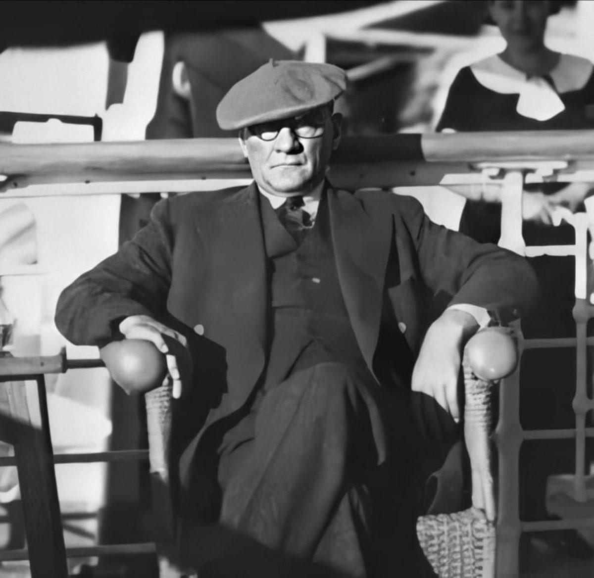 Geçtiğimiz Yüzyılda Çekilen Bu 24 Tarihî Fotoğrafa Bakarken Bir Sergide Geziyormuş Gibi Hissedeceksiniz