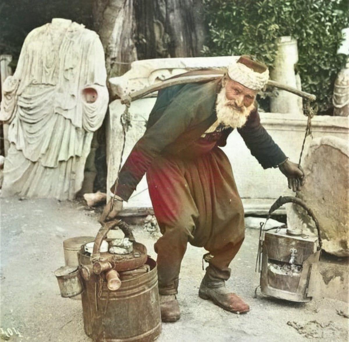 Geçtiğimiz Yüzyılda Çekilen Bu 24 Tarihî Fotoğrafa Bakarken Bir Sergide Geziyormuş Gibi Hissedeceksiniz