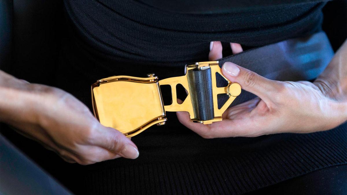 Yere Çarpmak Üzere Olan Bir Uçaktan Dışarı Atlamak veya Düşen Asansörde Zıplamak Daha Az Hasar Almanızı Sağlar mı?