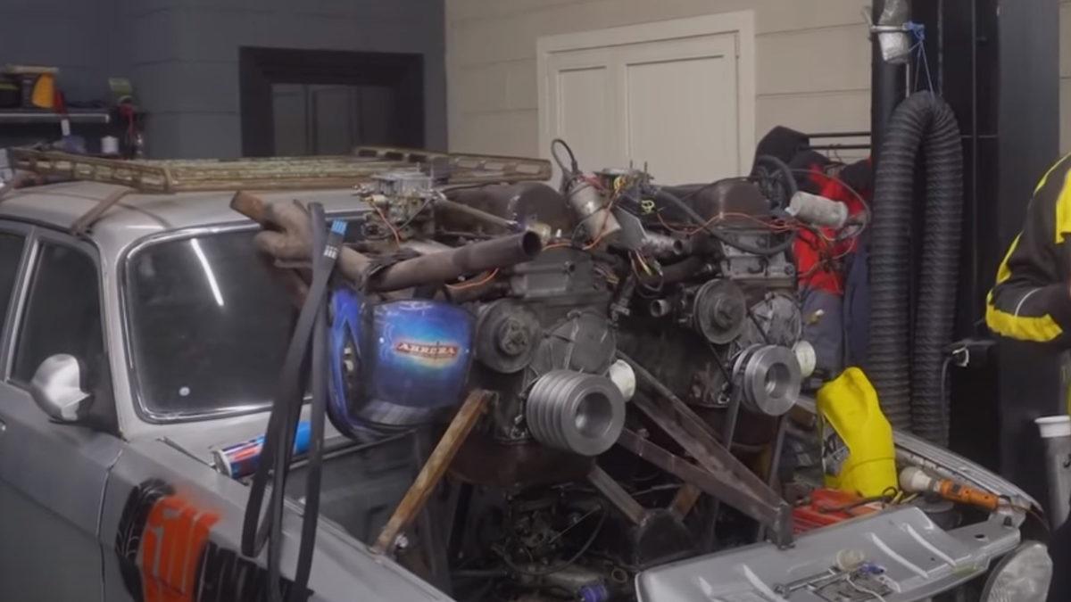 Rusya’da 4 Silindirli 3 Motor Birleştirilerek Devasa ’V12’ Motor Yapıldı (Video)