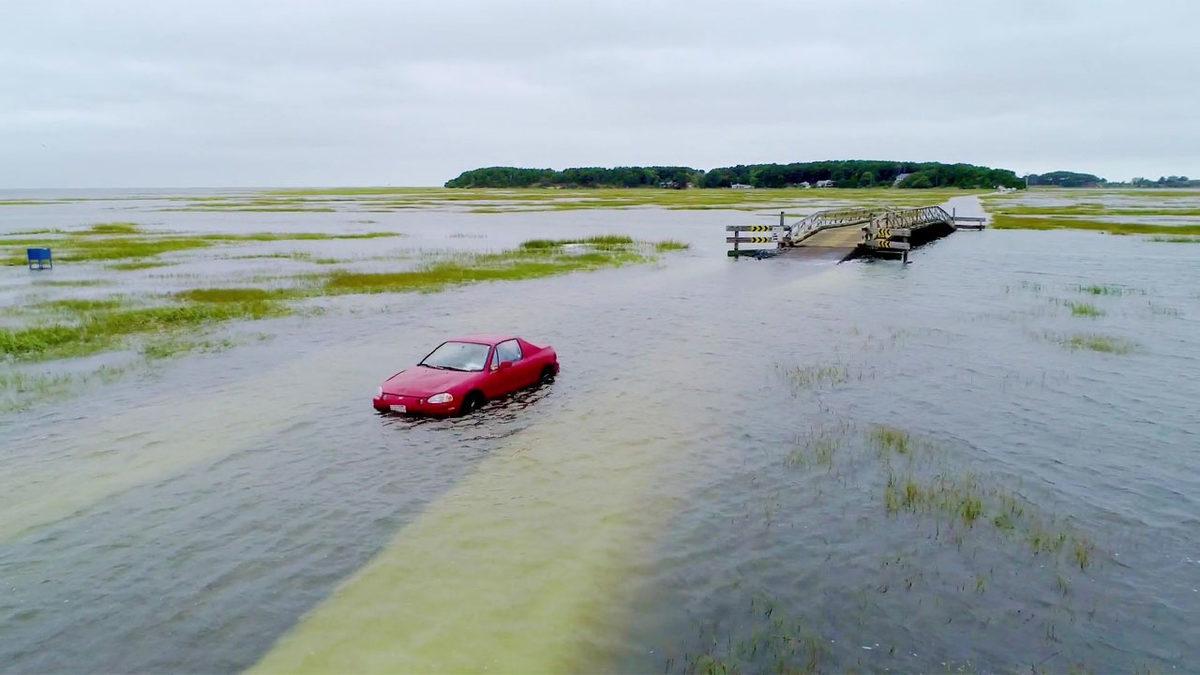 Uydumuz Ay Hiç Durmadan Üstümüze Doğru Gelmeye Başlarsa Neler Yaşarız?