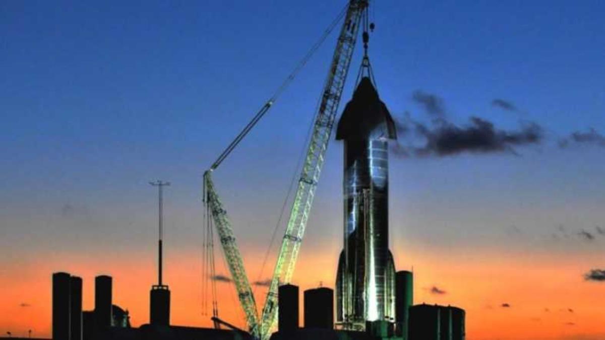 SpaceX, Yeni Starship Prototipini Fırlatma Rampasına Çıkardı