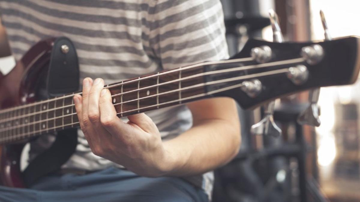 YouTube’da Hiç Durmadan Bas Gitar Solosu Atan Bir Yapay Zeka Geliştirildi