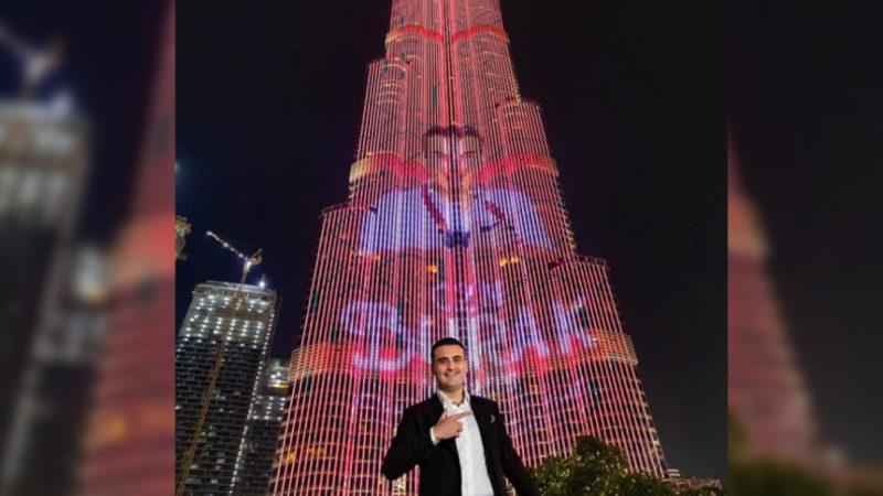 İnternet Fenomeni CZN Burak, Dünyanın En Yüksek Binası Burj Khalifa’ya Reklam Verdi