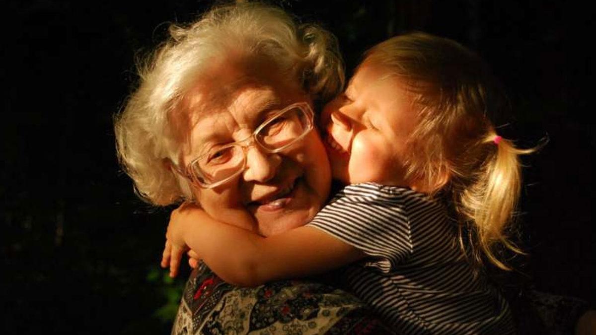 Anne Tarafındaki Büyüklerin Torunlarını Daha Çok Desteklediği Bilimsel Olarak Kanıtlandı