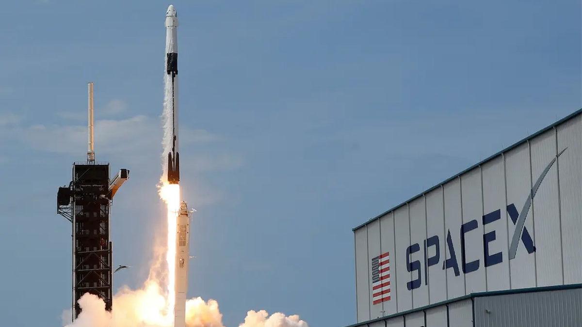 Elon Musk, Super Heavy Roketinin Test Uçuşlarına Birkaç Ay İçerisinde Başlanacağını Açıkladı