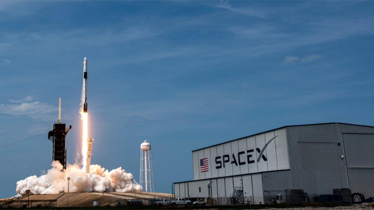 Elon Musk, Super Heavy Roketinin Test Uçuşlarına Birkaç Ay İçerisinde Başlanacağını Açıkladı