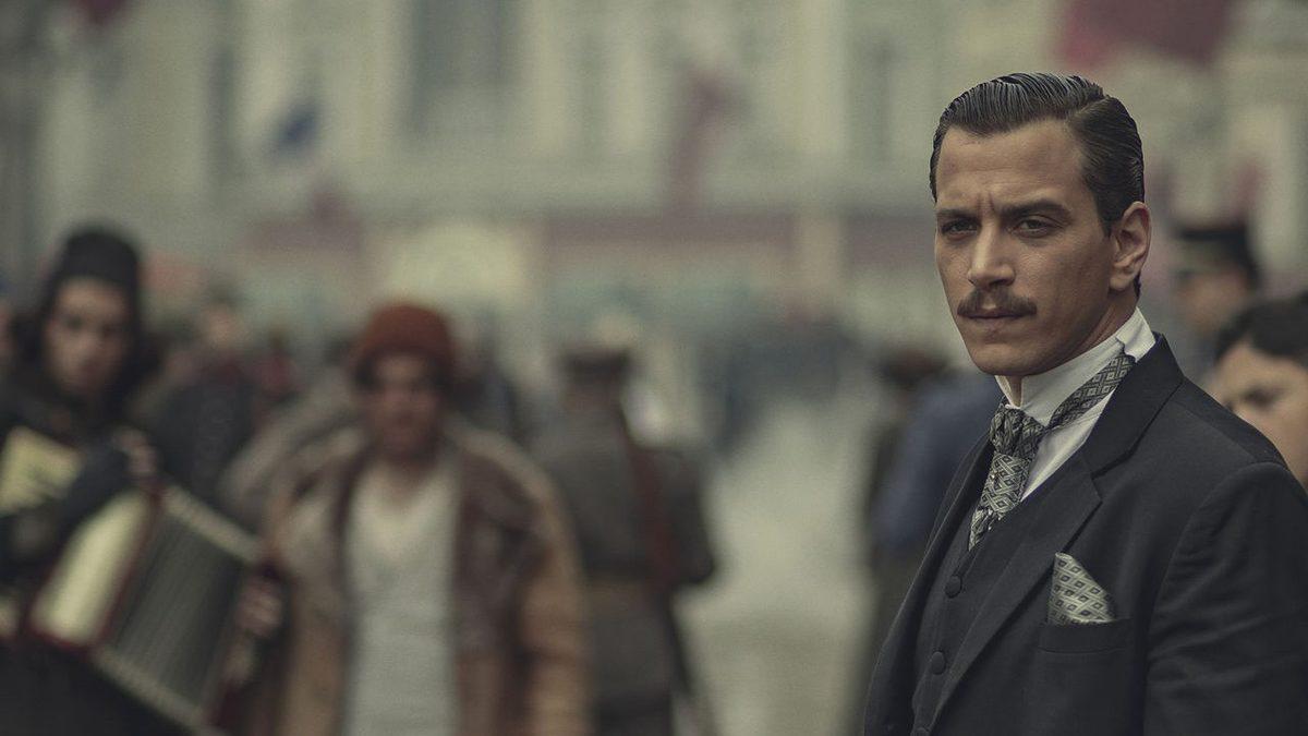 Pera Palas’ta Gece Yarısı İzlemeye Değer mi? Netflix Türkiye’nin Uzun Zamandır Beklenen Yapımını Anlattık!