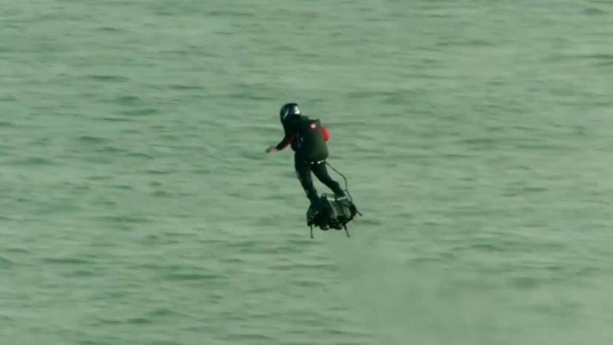 Esrarengiz Jetpack’li Adam, Los Angeles’ta Uçarken Görüntülendi