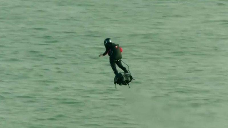 Esrarengiz Jetpack’li Adam, Los Angeles’ta Uçarken Görüntülendi