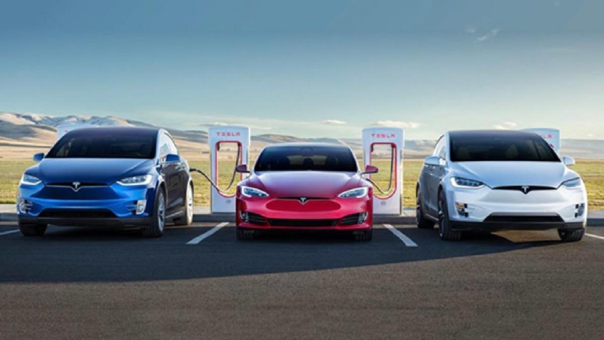 Tesla, Otomobiller İçin Apple Müzik ve Amazon Müzik Desteği Üzerinde Çalışıyor