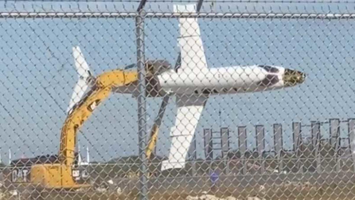 Bir İş Makinesi Tarafından Uçurulan(!) Uçağın Viral Videosu