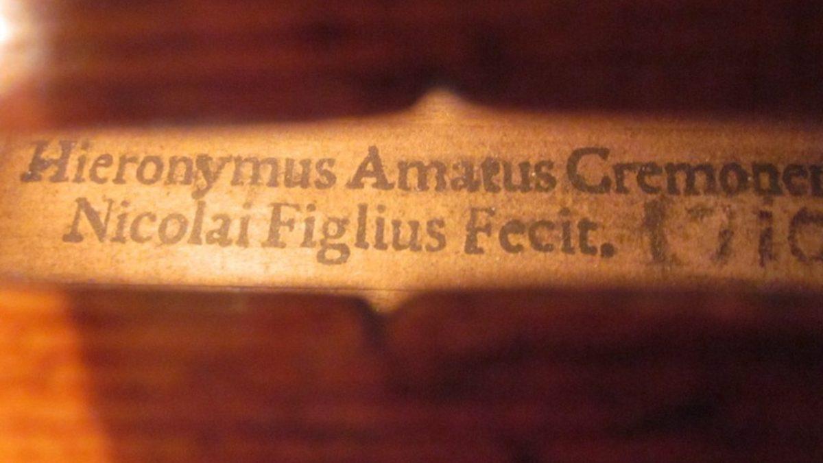 Bir Tesla, İçindeki 310 Yıllık Kemanla Birlikte Çalındı