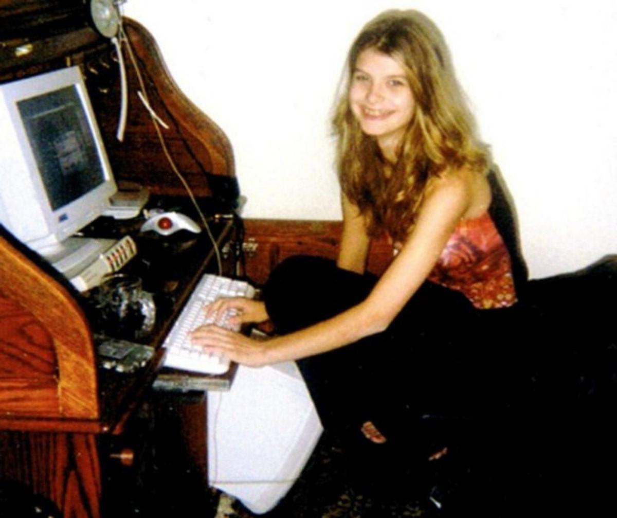 Ayca_22 Online! Sosyal Medya Üzerinden Sahte Profillerle Dolandırıcılığın Kitabını Yazanlar: Catfishing