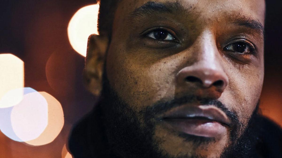 ABD’de Yüz Tanıma Teknolojisi Nedeniyle Suçsuzken Tutuklanan Bir Adam, Polise ve Savcıya Dava Açtı