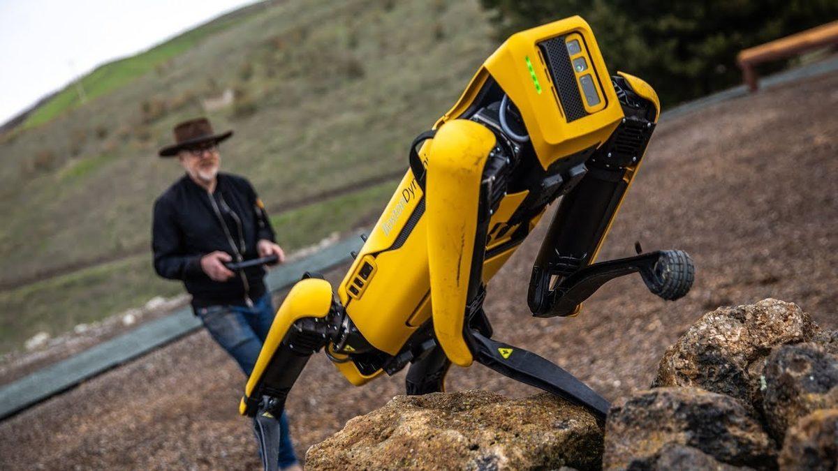 Boston Dynamics Robotlarının Dansçılara Taş Çıkartan Koreografisi [Video]