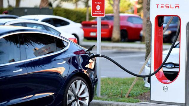 Rusya-Ukrayna Savaşı, Elektrikli Otomobil Fiyatlarını Uçuracak: Nedeni Sadece ’Benzin Zammı’ Değil!