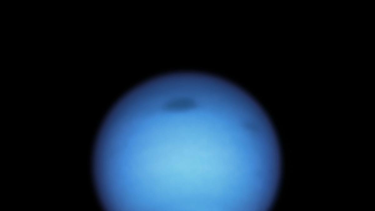 Hubble, Neptün’deki Bir Fırtınanın Görüntülerini Paylaştı