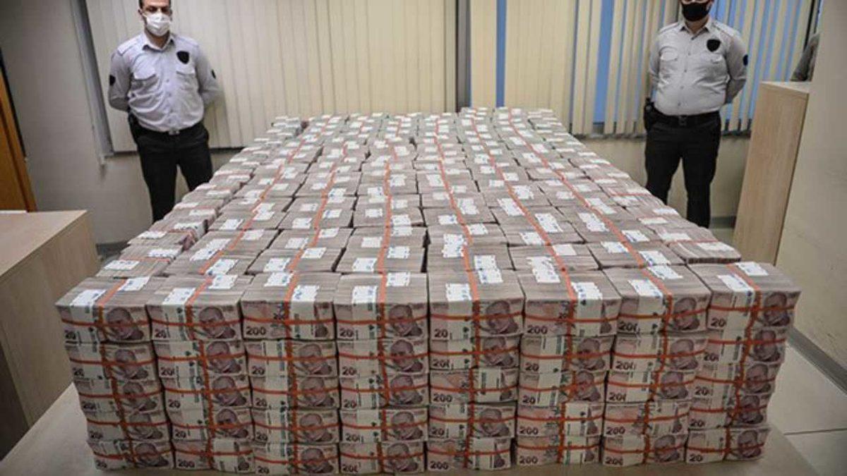 Milli Piyango Tarihinin En Büyük İkramiyesi, Devasa Büyüklükteki Balyalarla Sergilendi