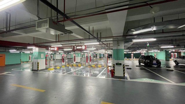 Tesla, Şangay’da En Büyük Şarj İstasyonunu Açtı