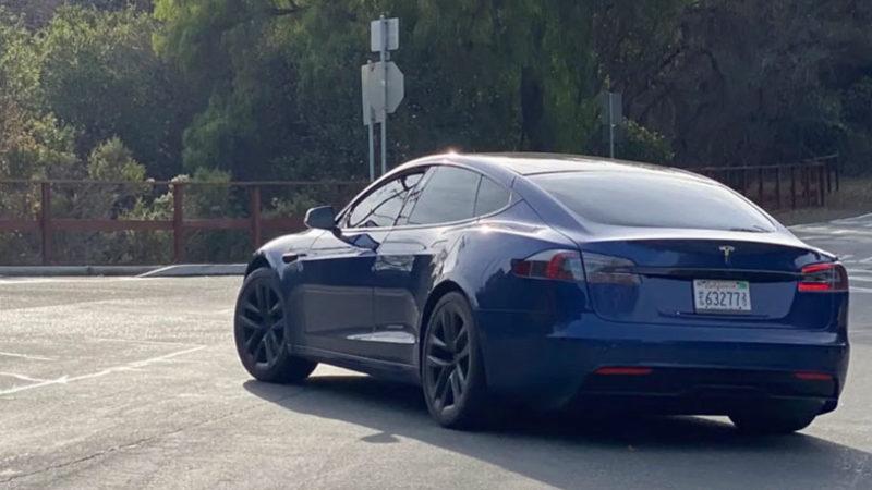 Tesla Model S’in Yeni Tasarıma Sahip Bir Prototipi Yollarda Görüntülendi