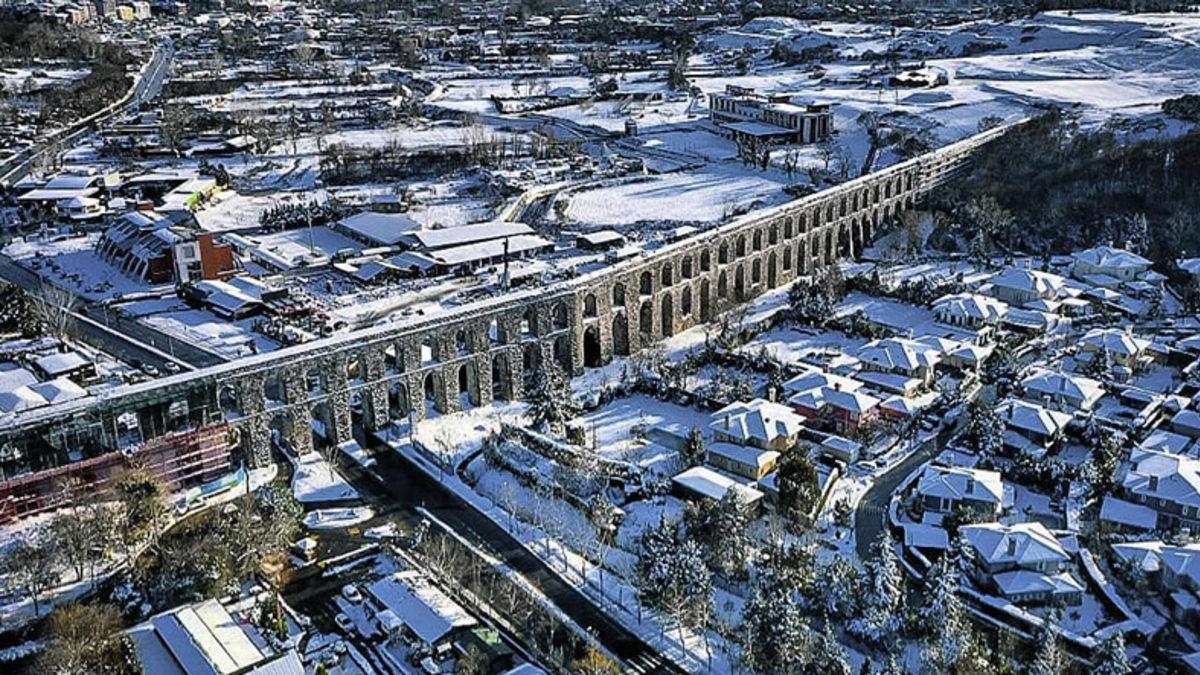 İstanbul’da Beklenen Kar Yağışı Etkili Oldu, Sosyal Medya Beyaza Büründü: İşte Şehirden Kar Manzaraları