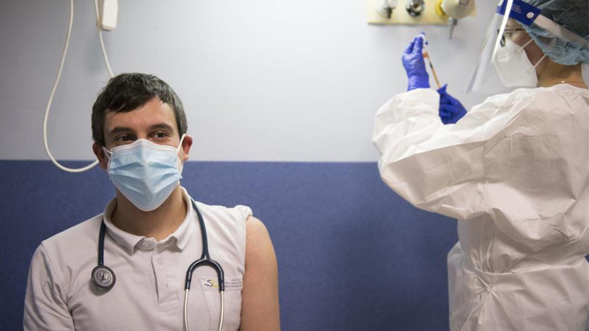 ABD’de Sağlık Çalışanlarının Çoğu COVID-19 Aşısı Olmayı Reddediyor